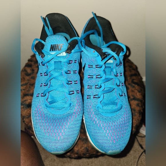 Sneakers - Picture 2 of 5